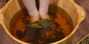 艾叶泡脚好处多多，试管移植前不妨多试试
